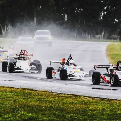 FINAL P1 🏆🏁 Nuevamente bajo la lluvia. Excelente trabajo del equipo para poner a punto el chasis. Gran carrera! @nico_pacciaroni  @c.a.pi.cor @formula3cordobesa 💪💪
#Friomax @rollpekcba #VidriosMartinez @genellinidesing #RessiaAuxilio @placord.baterias.cba 🏁🏁🏁
#FradCba #Cordoba #Argentina #Motor #Piloto #Automovilismo #Autos #ACTC #CarShow #Berta #Renault #Renault2.0 #Bini #Carreras #Pista #CordobaPista #Poleman #Driver #RaceLife #RenaultSport #Competicion #Competition #JosePacciaroniCompeticion