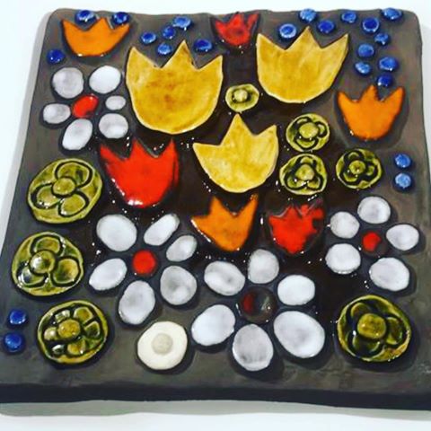 My favorite plaque!😍❤️ In our Etsy shop, Link in bio.
.
.
#beautiful #ceramics #ceramicplaque #floral #annikakihlman #daisies #colorful #vintagewallhanging #retro #retrodecoration #yellow #färgglad #etsy #etsyshop #inspiria #swedish #swedishceramics ##jie #retrohomedecor #instahome #scandinaviandesign #scandinavianstyle