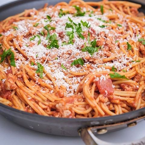 Also check @foodtipz .
.
Do you need something quick and easy to cook tonight?  Try this One pot Turkey Spaghetti⠀⠀⠀⠀⠀⠀
.⠀⠀⠀⠀⠀⠀⠀⠀⠀
.⠀⠀⠀⠀⠀⠀⠀⠀⠀
INGREDIENTS⠀⠀⠀⠀⠀⠀⠀⠀⠀
2 (24 oz) jars spaghetti sauce (try to find a version without any added sugar)⠀⠀⠀⠀⠀⠀⠀⠀⠀
1 lb thin spaghetti noodles⠀⠀⠀⠀⠀⠀⠀⠀⠀
1 (15 oz) can chicken broth⠀⠀⠀⠀⠀⠀⠀⠀⠀
1 lb ground turkey⠀⠀⠀⠀⠀⠀⠀⠀⠀
1 cup cherry tomatoes, halved⠀⠀⠀⠀⠀⠀⠀⠀⠀
1 medium onion, roughly chopped⠀⠀⠀⠀⠀⠀⠀⠀⠀
1/2 t garlic powder⠀⠀⠀⠀⠀⠀⠀⠀⠀
1/2 t salt⠀⠀⠀⠀⠀⠀⠀⠀⠀
1/2 t ground pepper⠀⠀⠀⠀⠀⠀⠀⠀⠀
1/2 t Italian seasoning⠀⠀⠀⠀⠀⠀⠀⠀⠀
1 cup water⠀⠀⠀⠀⠀⠀⠀⠀⠀
½ cup mozzarella cheese⠀⠀⠀⠀⠀⠀⠀⠀⠀
.⠀⠀⠀⠀⠀⠀⠀⠀⠀
INSTRUCTIONS⠀⠀⠀⠀⠀⠀⠀⠀⠀
Over medium heat, brown turkey in bottom of a large (12") braising pan or dutch oven pan.⠀⠀⠀⠀⠀⠀⠀⠀⠀
Pour 1 jar of pasta sauce and chicken broth into pan. Break spaghetti noodles in half and toss with sauce and broth. Add tomatoes, onion, garlic powder, salt, pepper, and Italian seasoning. Pour other jar of spaghetti sauce and 1 cup of water into the pan and turn heat on high.⠀⠀⠀⠀⠀⠀⠀⠀⠀
Once it starts to boil, turn heat down to medium heat and let cook for 9-10 minutes (or until the noodles are al dente), stirring every couple of minutes so that the noodles don't stick together and it is evenly cooked.⠀⠀⠀⠀⠀⠀⠀⠀⠀
Turn heat down to low and stir in mozzarella cheese. Let it cook over the low heat for 2-3 minutes, or until the cheese is completely melted.⠀⠀⠀⠀⠀⠀⠀⠀⠀
Scoop into individual servings and top with fresh parsley and shredded Parmesan cheese.⠀⠀⠀⠀⠀⠀⠀⠀⠀
.
Credit: @cleanyourplaterx