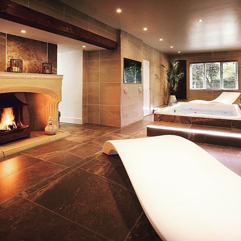 🔥The Grand Spa Suite though .... 🔥
• Outdoor Hot Tub ✔️
• Outdoor Sauna ✔️
• Indoor Sunken Bath ✔️
• Double Walk In Shower ✔️
• Log Burning Fire ✔️
• 65” Smart TV with Netflix ✔️
• Complimentary Mini Bar & much more ... ✔️
#aphroditeshotel #grandspasuite #lakedistrict #luxuryhotel #boutiquehotel #lakewindermere