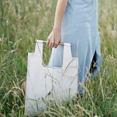 ⁣Just me and my Frame swinging along without a care in the world. ⁣
⁣
Shopper Frame in Off-white⁣
.⁣
.⁣
#newcollection #designer #everydayessentials #simplicity #keepitsimple #handmade #leatherbag #productdesign #designlovers #handbag #minimalism #livethelittlethings #zanderover #photography #geomatric #design #minimalmood #inspiredbynature #graphic #lines #simpleliving #womanswear #shopping #mnml #vsco #vscocam #vscodaily #vsco_daily #minimalistdesign #inspirationoftheday