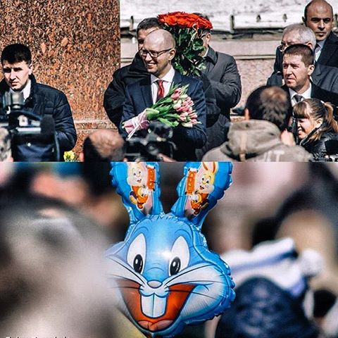 Як вам?🐰 Фото: @anton_burachek 
#police #поліція #новаполіція #чернівці #яценюк #аваков #chernivtsi #baloon #rabbit #teeth #floers #pink #newpolice #chernivtsigram