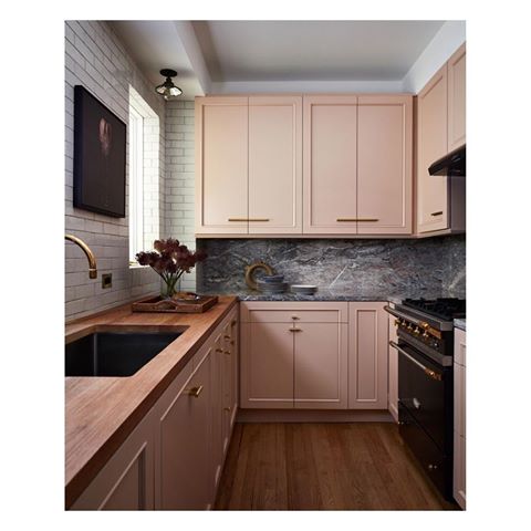 I am sooo in 💕 with anything and EVERYTHING blush pink at the moment! I am getting close to having to pick tiles for our kitchen we are renovating 🧐 So many possibilities and being so indecisive is the worse! 😫😖
___________________________
Picture source: Pinterest 📍