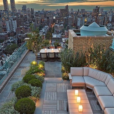 Swipe left ⬅️what do you think of this beautiful rooftop?
-
The Central Park West RoofTop is an exquisite contemporary terrace overlooking the landscape of New York City.
📐Designed by @hollander_design
Located in Manhattan, New York
📷Photos by @charles_mayer_photography
Via @housesaddictive
-
Follow @luxclusivehouse For more. #luxclusivehouse