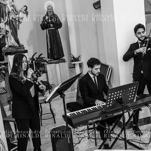 “Senza musica,la vita sarebbe un errore” #livemusic #church #weddingday #voice #violin #piano #matrimonioinpuglia #emozioni #love #work