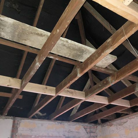 Ceilings removed upstairs in the existing house. Joists all exposed and thankfully all dry and stable! Ready for new ceilings 🙌 #diy #refurbishment #renovationlife #granddesigns #renovation #refurb #fixingup #project #progress #houseproject #reno #rosettamakeover #myhouse