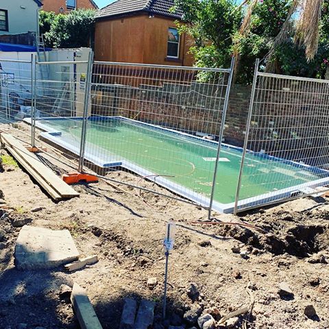 Swimming pool in and ready for the house #building #designs .
.
.
.
.
#designstudio #architecture #swimmingpool #designboom #architecturaldetail #construction #work #longweekend #constructionsite #sitevisit #architecturedaily #architecture_hunter #designlife #pool #project #buildings #architecturephotography #petersham #studio #innerwest
