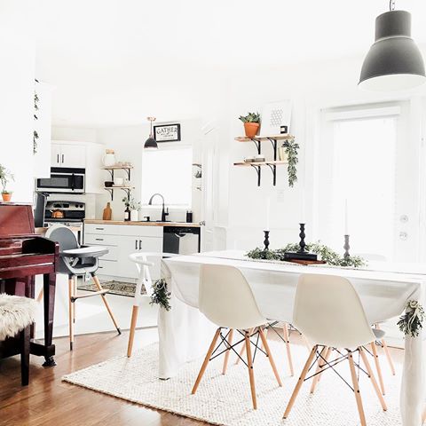 If I had to pick a favourite spot in our home, this would be it. Even though we do have an office space in our studio, this dining room table is our office in all reality. We eat together, have our morning coffee and dream up all of our wild ideas here. Where do you do your dreaming? 💛
.
.
.
.
.
.
.
.
.
#simplify #bhghome #handmademodernhome #minimalism #fixxerupperstyle #thenewbohemians #finditstyleit #betterhomesandgardens #mybohemianabode #interior4u #interior_delux #whiteandbright #housegoals #decorcrushing #stellarspaces #anthrohome #homedecor #housetohome #noplacelikehome #pocketofmyhome