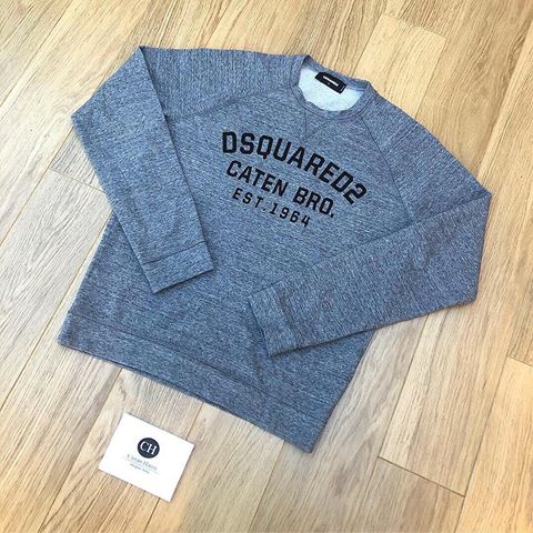 (SOLD) Dsquared2 Grey Crew Neck Sweater ———————————————————————— Size: Large Men’s 
Condition: Pre-Owned Pristine 
RRP: £250 
CHattire: Only £120 !🔥 #dsquared2