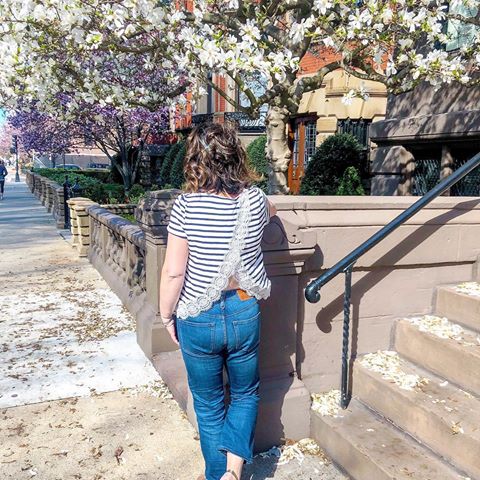 It is all in the details! The back of this shirt got me as soon as a saw it. Have you all checked out the French company @sezane. If you have not you totally should their pieces are so adorable and feminine.