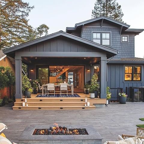 Who else is a BIG BIG fan of dark exteriors for homes?? I think it provides some beautiful contrast and lots of character. What's your favorite exterior color for a home? 🏡↓
.
.
.
.
.
@sunsetmag @sunsetphoto
#mydomaine #lonnyliving #exteriordesign #finditstyleit #hometour #pocketofmyhome #makehomeyours #housetour #exteriorinspo #curbappeal #howwedwell #anthrohome #ighome #howyouhome #houseandhome #architecturaldesign #styleathome #mytradhome #ruedaily #currentdesignsituation #thecottagejournal #whitedecor #myhousebeautiful #currenthomeview