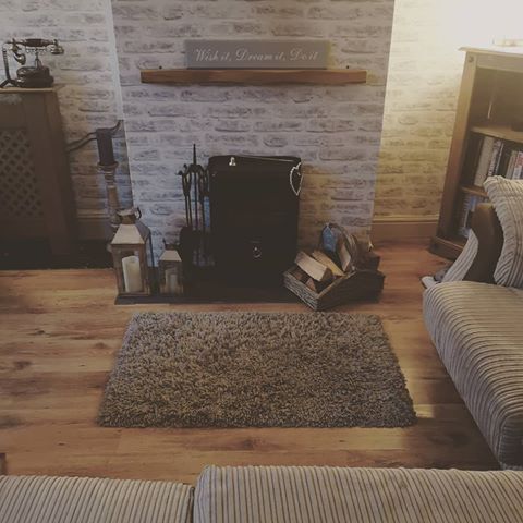 On my to do list is to sort out that bit of flooring to the left. There was a random cupboard there which we took out and now struggling to match the floor up 🤦 it's never ending isn't it! .
.
.
.
.
.
#myhousethismonth #homedecor #homesweethome #interiors #interiordesign #mystyle #countryhome #homeaccount #interior4u #homes #mystyle #countryhome #homeaccount #interior123 #realhomesofinstagram #houseonthehill #spotlightonmyhouse #cosyhome #howivintage #howicountry #homesweethome #countryinthecity #myhouse #myhaven #newinteriorsontheblock #nesttoimpress #cornerofmyhome #realhomes #makingahouseahome #livingroom