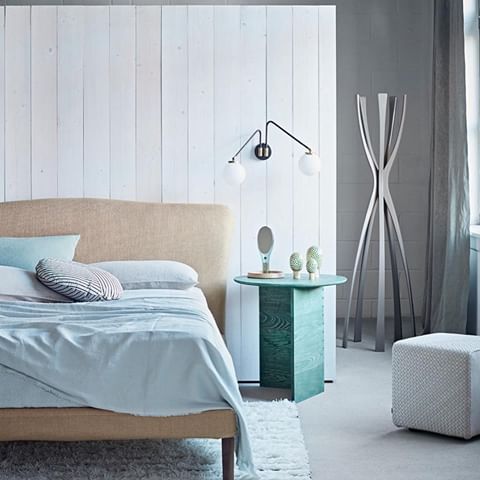 Great bedroom shot featuring our Array Twin Opal! And so many great people to thank too!
(pinch yourself) bed by @pinch_london shot for @livingetcuk, Styling @jobaileygram and photographed by @jondayphotography
.
.
.
.
.
.
#walllights #lighting #lights #lightingdesign #design #interiors #interiordesign #interior123 #architecture #bed #bedrooms #ctolighting