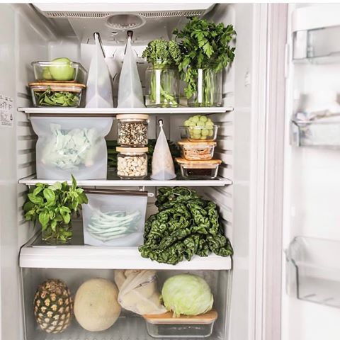Healthy Fridge Goals 🌿 😍
What are your favorite greens to keep in the fridge?