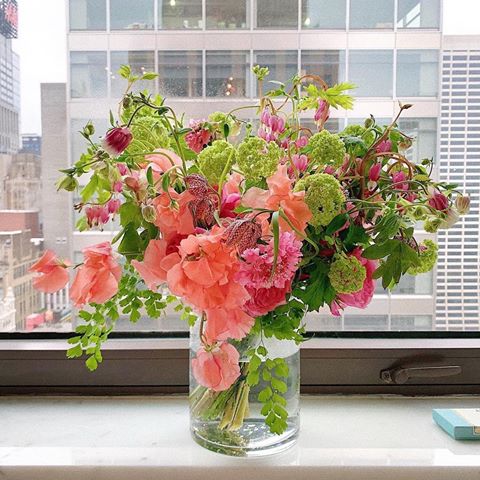 Stunning bouquet by @july.lemonade from last night’s master class with @atsushi_taniguchi ・・・
💐 my first bouquet at @flowerschoolny #bouquet #bouquin #ranunculus #roses #roselover #sweetpea #flowers #homedecor #homesweethome #lifestyleblogger #lifestyle #homes #homedesign #honedesignideas #flowerdesign #flower_daily #bouquetofflowers #nycflorist #newyork #homeinterior #bryantpark #midtown #flowerschoolny