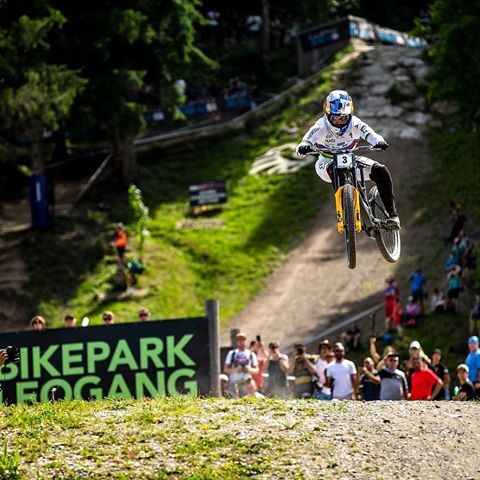 A man on a mission 👊🏻 @loicbruni29 fought back from a tough qualifying in Leogang to grab the win in finals 🥇🏆🤘🏻Andorra can’t come quick enough 🏁 // 📸 - @svenmartinphoto #superbruni #malletdh #weridecb #crankbrothers #mtb #bike #race #dh #dhmtb #downhill #cycling #mtblife #bikelife