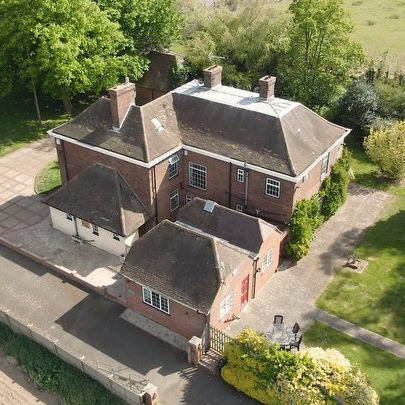 🏡
.
£760,000 - Goodnestone
.
A substantial Georgian style detached house with a 2 bedroom guest cottage, an acre of grounds and open views over farmland. .
.
Contact Foundation on 01227 752617 for more information ☎️
.
.
#dreamhome #dreamproperty #propertyforsale #houseforsale #luxuryhomes #guestcottage #annexe #grannyannexe #countryviews #yaldings #goodnestone #faversham #dronephotography #aerialvideo #toprealestateagent #estateagent #foundationestateagents
