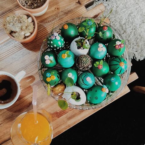 Srecan Vaskrs! 🍀🌵🎈 #easter #happiness #enjoying #egg #colorful #coffeetime #sunday #beautiful #vscocam #vscostyle #lookslikefilm #loveit #cactus #littlethings #tasty