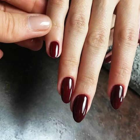 Red black addicted ✨🖤
.
.
#nails #gelnails #russianmanicure #black #natural #unghie #milan #nailpro #instanails #nailporn #nailartaddict #nailpro #instanails #beautyconsultant #therapist #beautylover #beautician #love #life #addicted #fashion #milano #shellac #almond #shape