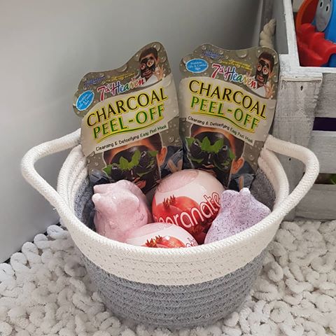 Re-stocked 😊
*
#bathbombs #bathfizzers #facemasks #pamper #greyandwhite #greydecor #bubblebath #bathtime #relax #relaxation #metime #selfcare #selflove #pamper #facemask #accessories #bathroomaccessories #claytoncorner #theclaytoncorner #persommonclaytoncorner #persimmonhomes #claytoncornerbathroom #familybathroom #familyhome #familyoffive #blendedfamily #mumlife #workingmum #workingmumlife #stepmumlife #stepmum