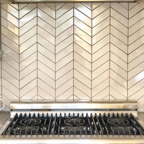 Another gorgeous backsplash! Love this chevron pattern with @walkerzanger 6th Avenue in Fog Gloss
