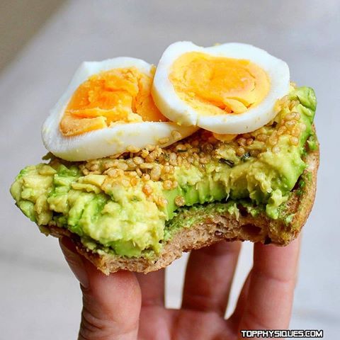 Also check @detox_recipes .
.
This is my go to snack to have right before working out! Just 1/2 of an English muffin topped with avocado & a hard boiled egg🍳
I reaaaally have to keep my meals super light before heading to the gym or else it seriously ruins the workout bc my stomach hurts the whole time! .
Credit: @kissmywheatgrass_