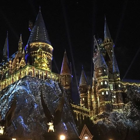 How can the Wizarding World of Harry Potter be even more magical? With the magic of the holidays! Enjoy seasonal decorations, shows, and treats during the Wizarding World's annual Christmas celebration - contact elizabeth@moderntravelpros.com to get started on your adventure!
.
.
.
#nerdtravel #nerdtravelpro #travelagent #travelagentlife #traveladvisor #travelnerd #travelexpert #useatravelagent #travelholic #traveltheworld #traveladdict #instatravel #universalmoments #universalvacation #universalorlando #universalstudios #universalstudiosorlando #islandsofadventure #wwohp #diagonalley #hogsmeade #wizardingworld #harrypotter #wizardingworldofharrypotter #harrypotternerd #harrypotterfan #wizardingworldchristmas #harrypotterchristmas #magicofchristmasathogwarts #holidaylikethis