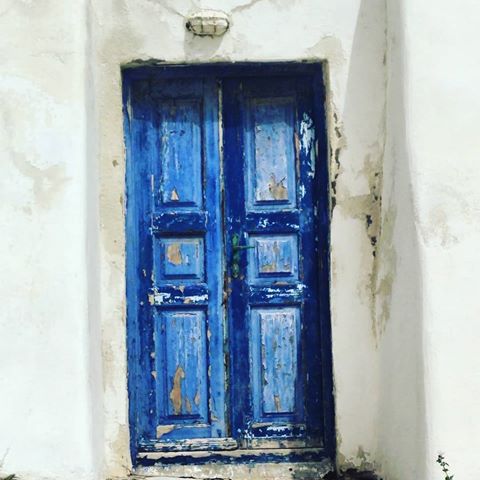 #mykonos #mykonostown #mykonosisland #mykonosgreece #doors #doorsondoors #doorsofmykonos #doortraits #doorsworldwide #doorsoftheworld #doorsofinstagram