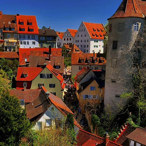 A magical small town in Meersburg🇩🇪🏚️🏘️🏠🏛️⛪🏫🏡💒🌿
_
_
_
_
_
_
_
#architecture #design #interiordesign #arquitectura #interior #architecturelovers #amazing #architecturephotography #archilovers #interiordesigners #art #homedecor #photography #construction #building #archdaily #interiors #homedesign #architectural #interiordesigner #sky #naturephotography #designer #home #decor #designers #buildings #nature  #sketch #bhfyp
