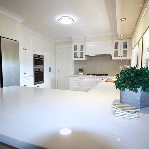 Hope you all had a fantastic Easter break! We are back & trading as normal. Contact us today to discuss your kitchen renovation or new build!
@talostoneaustralia #cararragold @samsunghomeappliances @boschaustralia @boschhomeau @abeyaustralia @blumaustralia @duluxaus @kethy.australia 
#warmkitchen #profiledoors #polyurethanedoors #glasssplashback #stonebenchtop #designerkitchen #kitchendesign #kitchendesigner #localbusiness #kitchensbyemanuelsydney #kitchenmanufacturer