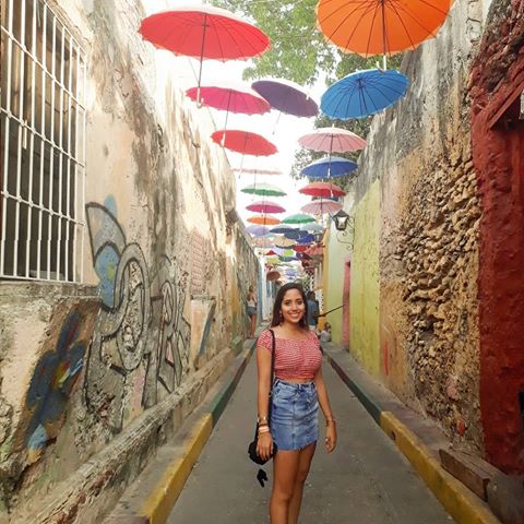 Calles en Cartagena ❤
#ootd #top #trendy #instafashion #chic #summer #look #musthave #girl #model #peru #fashion #photooftheday #design #love #shopping #pretty #style #fashionaddict #rayas #jumpsuit #showroom