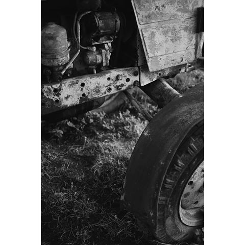 •••
.
.
.
#carcorners #tractor #rusty #lefttorust #easter #vscocam #vscolithuania #blackandwhite #blackandwhitephotography #nikon #dslr #nikontop #village #lithuania #lietuva
