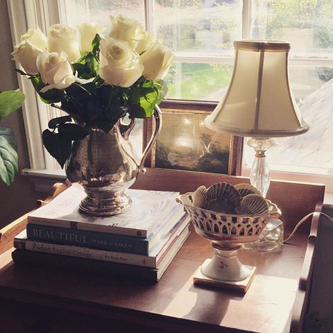 Caught some late afternoon sun in the guest room. I wish I could capture the neighbor’s dogwood tree out the window - it’s a beauty! #nesting #mycountryhome #sunlightandshadows #interiorstyle #freshblooms #creamroses #trophycup #seasonaldecor #dailydecordose #cottage #cottagestyle #bedroom #englishcountrystyle #bedroomdecor #undertheeaves #thecottagejournal #mytradhome #livingwithantiques #shells #vintagefinds