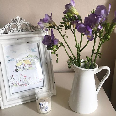 Happy Sunday ...another busy day #sunday #happysunday #busyday #flowers #floral #home #whitedecor #decor #instahomedecor #flowers #purpleflowers #flowerstagram #weekend