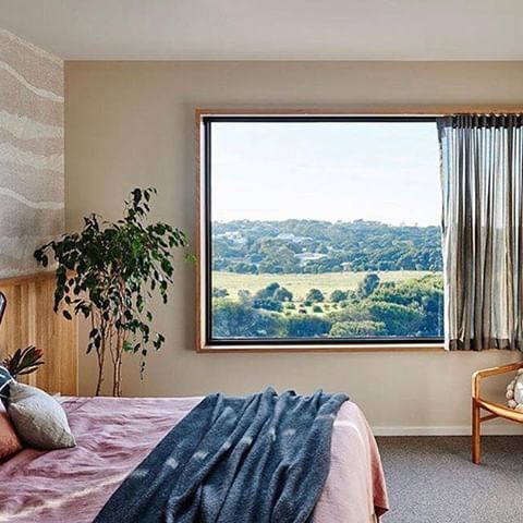 V I E W S // We love our beach views in Sandy, but we cannot deny how beautiful it would be to wake up to this view! 🙌🏼⁣
∙⁣
Would you rather: Beach, city or countryside views?? Tell us in the comments 👌🏼⁣
∙⁣
Lon Retreat & Spa: @lon_retreat⁣
Interiors: @pipinteriors⁣
Builder: @b.j_builds⁣
📸 @nikoleramsay⁣
RG: @australian_architecture_escape⁣
