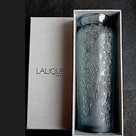 Абсолютно новая ваза Лалик, хрусталь, винтаж 70 годы, 18 см, 430 грамм, в коробке, модель Bougainvillier.  Цена 28000 рублей с доставкой