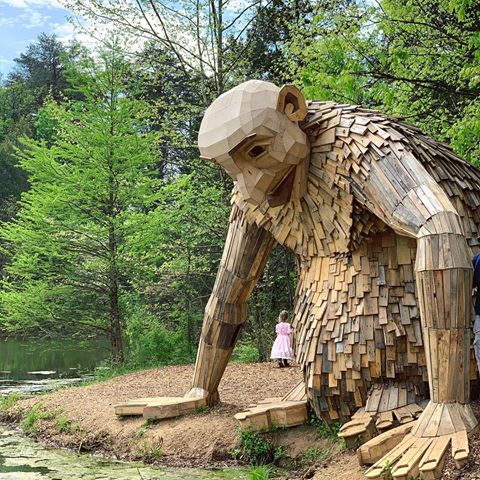 Fee-Fi-Fo-Fun! 🌳☀️🌳 The #ForestGiants at @bernheimforest are simply extraordinary. Fresh air, beautiful weather and art = a perfect Saturday!