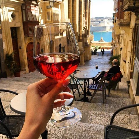 Lovely place to have a drink and relax. What wine would you drink?ðŸ�·ðŸ¥‚
âœ–ï¸�
âœ–ï¸�
âœ–ï¸�
ðŸ�· tag your taste mate! ðŸ�·
âœ–ï¸�
âœ–ï¸�
âœ–ï¸�
Picture by @visitmaltauk
âœ–ï¸�
âœ–ï¸�
âœ–ï¸�
#wine #wijn #wines #taste #malta #vino #vinho #winelover #winetasting #architecture #wineglass #oldcity #italy #food #foodblog #vintage #influencer #blogger #travel #restaurant #pasta #architecturephotography #photographer #dinner #lifestyle #sunset #milano #goals #florence #wineboutiques