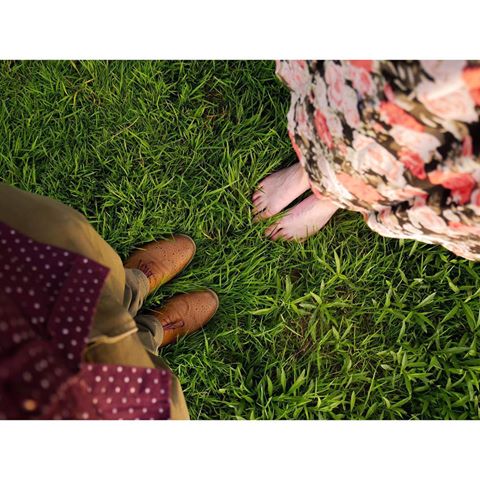 💚🌻 #spring #flowers #green #vintage #oldschool #couple #couplegoals #love #loveofmylife #freedom #grass #nature #natural #nofilter #legs #budapest #friday #margaretisland #photography #shoes #vintageshoes #nude #skirt #vsco