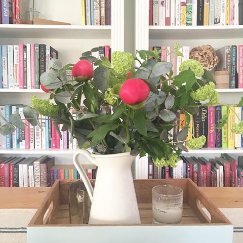Very lucky to receive this gorgeous bouquet from @laid_back_farmhouse  yesterday who popped by to see the new gaff. I’m sure she didn’t expect to have to lug a wardrobe up the stairs but you’ve got to earn your cuppa round here! Happy Sunday everyone. We are unpacking all our clothes today after finally assembling the wardrobes. #peonylove #peonies #peonyseason #floraladdict #peony #floral #flowerstyle #bloominglovely #floralarrangement #flower_igers #newhome #diningroom #newbuild #bovishomes #cookbooks #cookbooklove