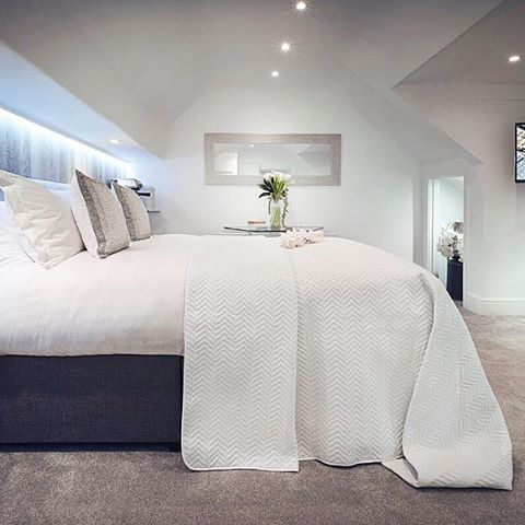 ✨ Simplicity is such a  Beautiful thing...✨ Say Hello to our White Room ✨
Based at our new Tranquil Retreat this stunning suite boasts an Indoor Hot Tub, Waterbed in the Spa Bathroom & a Private Balcony with Garden Views 💞
For more information on this Suite please see our website!
#aphroditeshotel #thewhiteroom #lakedistrict #tranquilretreat #bowness