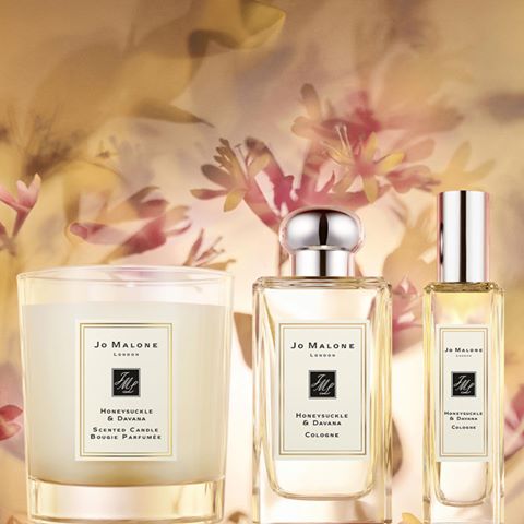 Journey to the heart of the English countryside with Honeysuckle & Davana, @fragrancefoundation’s Fragrance of the Year, Women’s Prestige. #HelloHoney #TFFAwards