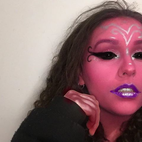 My extra ass alien from Area 51 👽 
I thought I would hope on another trend with the Area 51 memes, not sure who started it but I love this look 💕💕