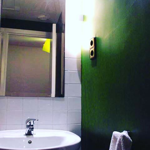 Apartamento alquilado por Gutiérrez y Pírfano en la calle Reloj 16. #rent #alquileres #apartamento #homerental #bathroom #apartments #appartement #appartamenti #wohnung #madrid #inmobiliarias #immobilien #agenceimmobiliere #immobiliare #bathroomdesign #bathroomdecor #greenwall #racinggreen #immobilienmarketing #condominio #cozy #cozyhomes #cozyplace #dreamhome #homestaging #househunting #gutiérrezypírfano #josépírfano #gutierrezypirfano #josepirfano
