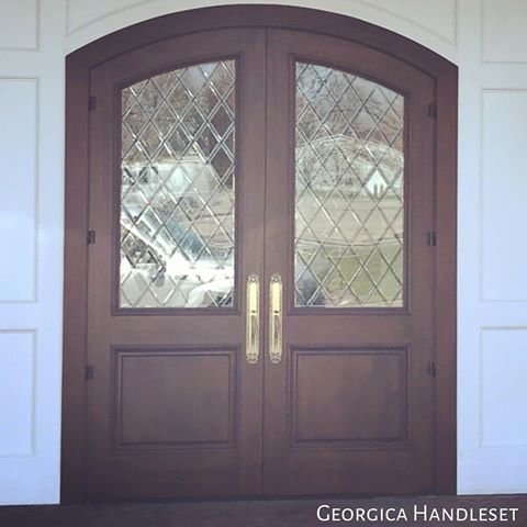Thanks to our friends at Windows and Doors Inc for this fabulous shot of an OMNIA Georgica Handleset on an entryway door. 
#hautehardware #highendhardware #home #homedecor #homedesign #homedesigns #homeinspo #homeinspiration #homestyle
#interiorinspiration #interiors #interiors4you #interiordesign
#interiordesigner #jewelry4thehome
#jewelry4yourhome #contractors #njhome #doorknobs #doors #hardware #doorhardware #omniaindustries #knobsandpulls #latchsets #locksets
#luxury #modern #contractorsofinsta