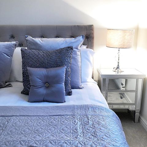 Our little spare bedroom abode 🏡😍 this room is on the back of the house, it’s so bright in the afternoon 🥰 .
.
.
.
#greydecor #homeinteriors #greyhomedecor #interiordesign #flatford #gosford #croftong #newbuild #firsttimebuyers #taylorwimpey #homeideas