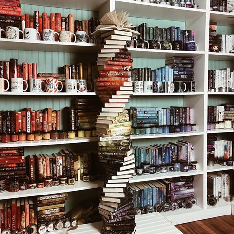 Lets try a book recommendation train!!!
.
In the comments write what kind of book you want to read and have people respond with a recommendation!
.
I will start I would love a great adult fantasy book!!!
.
#bookshelves #bookspiral #booktower #bookpile #shelfie #bookshelf #bookshelfie #bookstack #bookhoarder #bookstagram  #bookstagrammer #booknookstagram #booksofinstagram #shelfiesaturday #homedesign #booknerdigans #lifestyle #library #bookphotography #librariesofinstagram #booklove  #bookishfeatures #becauseofreading #totalbooknerd #bookishrainbow #stacksaturday #bookstagramfeature #mybookfeatures #mybookishfeatures