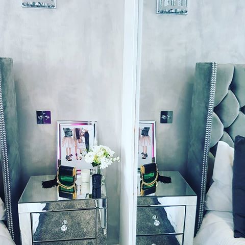 HELP! Don't know how you guys do it, I find it challenging to take an Insta worthy picture of any part of my home. Here is one, what could I have done better?
📸 credit @homeinspiration.decor. For #home_interior_uk April challenge #mirrored.
.
.
.
.
.
.
.
.
.
.
.
.
.
.
#pocketofmyhome #sparklehomes #interiorstyling #firsttimebuyers #greyinterior #interior2you #homebargains #homeinterioruk #homeinspo #fromwhereistand #homesweethome #instahome #interior4all #mycosyden #homedecor #homeinspiration #interior_design #interiordecor #interiorinspo #homegoals #interior123 #interior125 #hincharmy #interior4you1 #interiores #interiør #giveaway #win