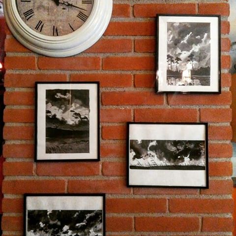 Ogni cosa al suo posto... #art#draw#drawing#blackandwhite#photo#time#wall#brickwall#theright#satisfaction#artist#life#essential