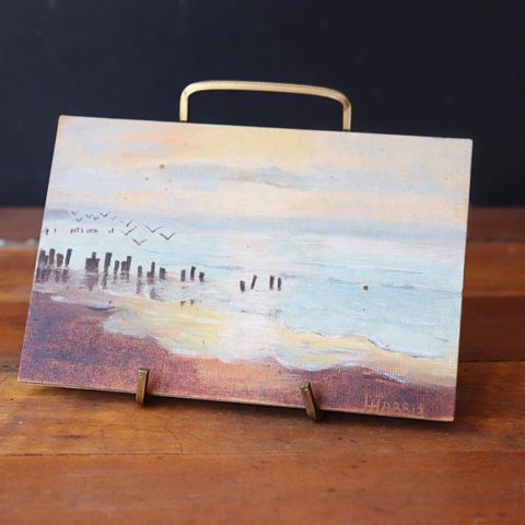 Vintage mid century petite oil painting n easel. Yes, I have an obsession for petite vintage oil paintings, too. They’re just so versatile! Place it on a stack of books, in a grouping of photos, in a bookshelf, the possibilities are endless. *Newly listed in shop. Link available in bio.*
#vintageoilpainting #vintageart #vintagepainting #midcenturymodern #midcenturyart #seascapepainting #seascape #giftformom #designer #coffeetabledecor #bookshelfdecor #tabletopdecor #sunset #oilpainting #unframed #etsy #etsyfinds #southerngilt #vsty #epsteam #uniquestore